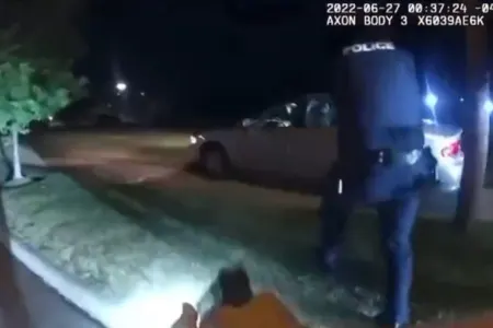 Dəhşətli qətl: Polis yeniyetməni - 60 GÜLLƏ İLƏ ÖLDÜRDÜ