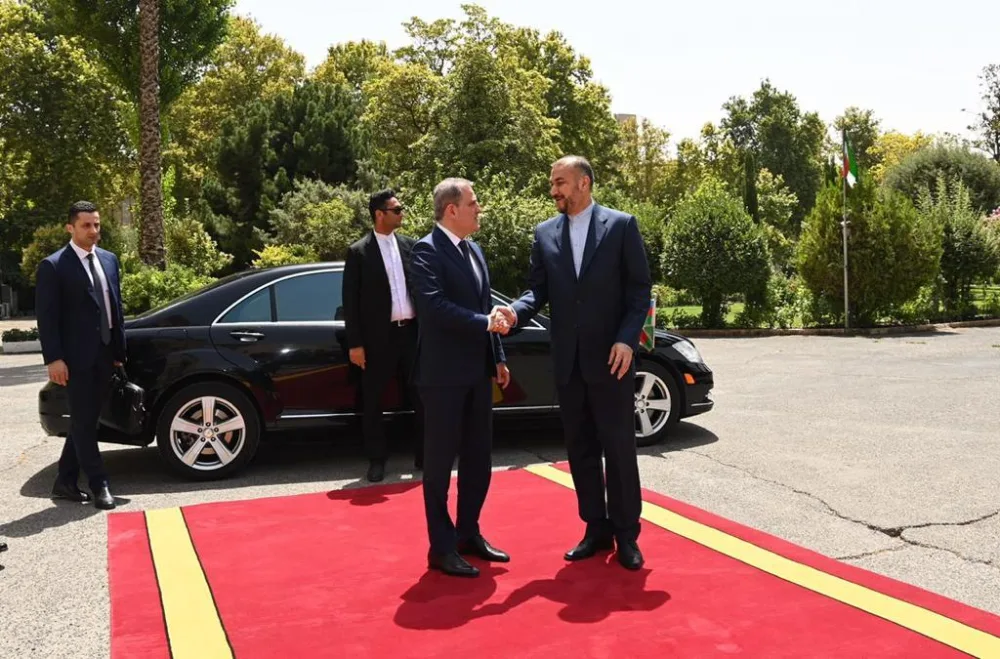 Azərbaycan və İran XİN başçıları hansı məsələləri müzakirə edib?