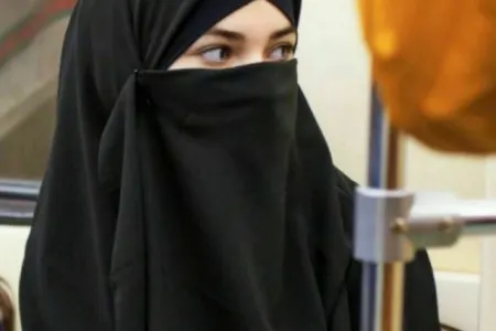 Bakıda kişi hicablı qadına əl atdı, bunu görən əri... – - Şok təfərrüat