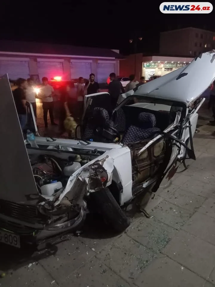 Azərbaycanda maşın parça-parça oldu, içindən sağ çıxdılar – - FOTO