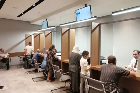 XİN yeni qəbul mərkəzində vətəndaşların qəbuluna başladı