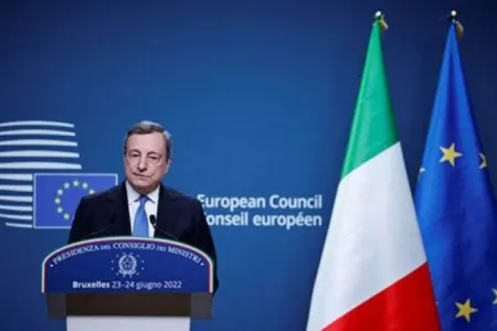 İtaliyanın Baş naziri istefa verdi