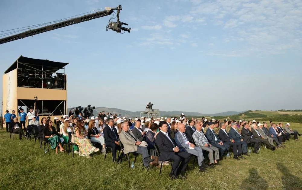 Vaqif Poeziya Günləri çərçivəsində Cıdır düzündə konsert-tamaşa təqdim olunub (FOTO)