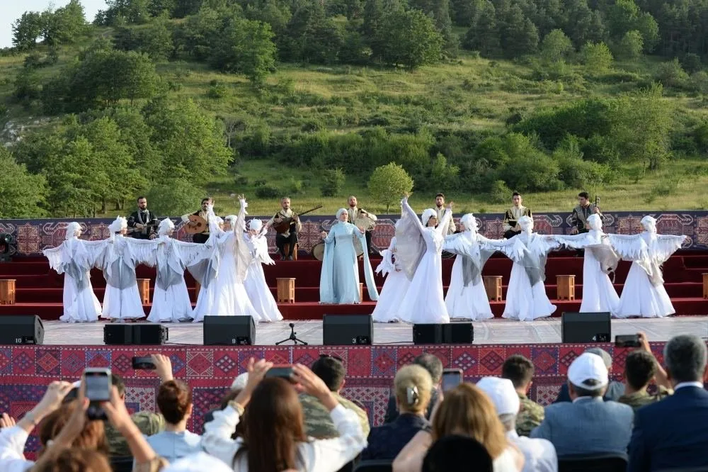 Vaqif Poeziya Günləri çərçivəsində Cıdır düzündə konsert-tamaşa təqdim olunub (FOTO)