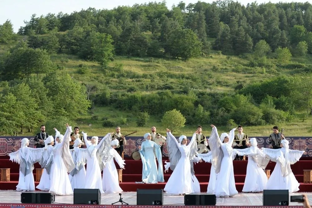 Vaqif Poeziya Günləri çərçivəsində Cıdır düzündə konsert-tamaşa təqdim olunub (FOTO)