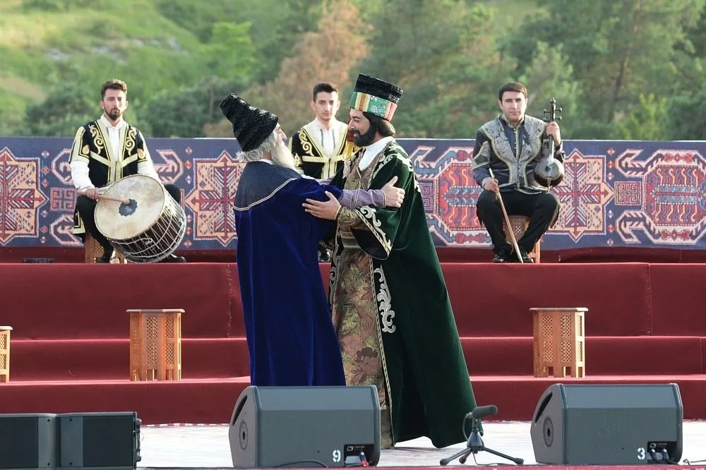 Vaqif Poeziya Günləri çərçivəsində Cıdır düzündə konsert-tamaşa təqdim olunub (FOTO)