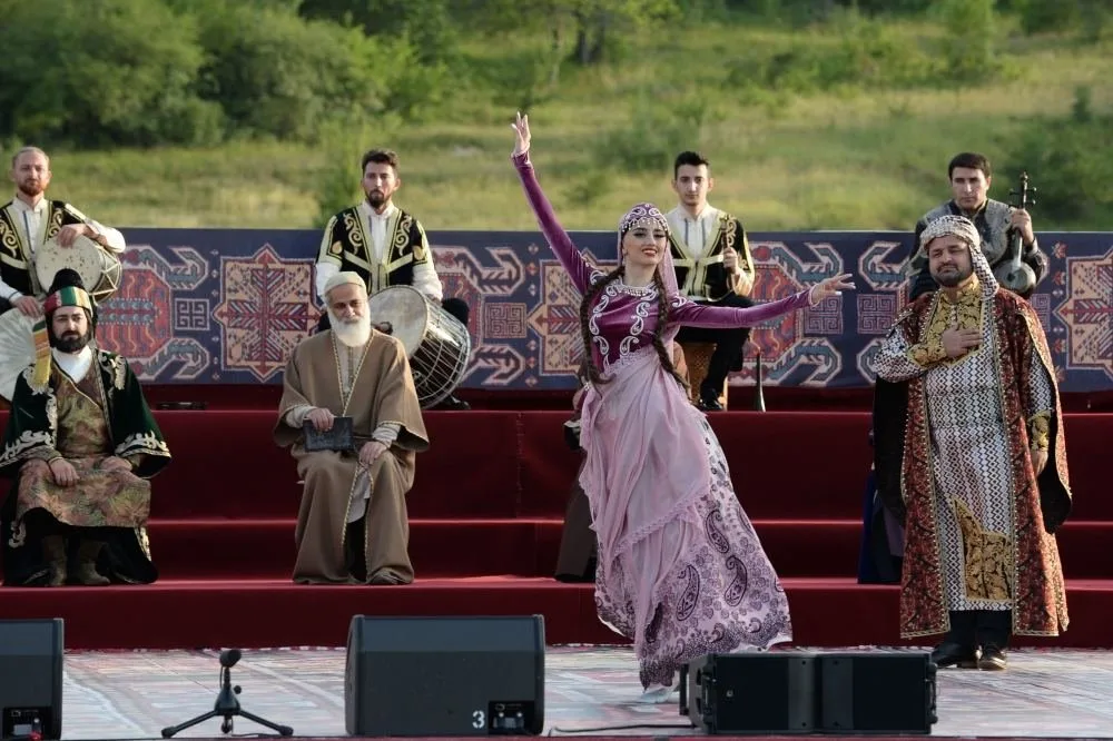 Vaqif Poeziya Günləri çərçivəsində Cıdır düzündə konsert-tamaşa təqdim olunub (FOTO)