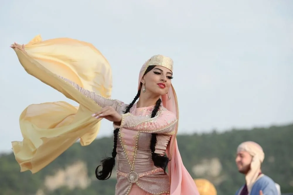 Vaqif Poeziya Günləri çərçivəsində Cıdır düzündə konsert-tamaşa təqdim olunub (FOTO)