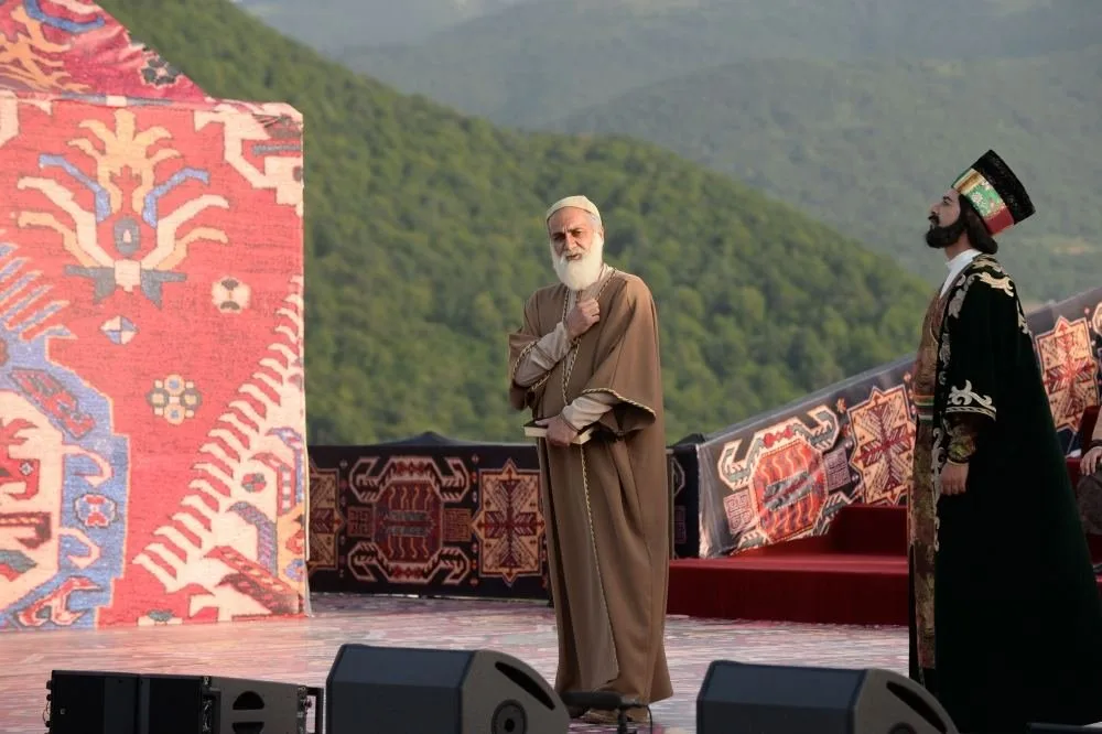 Vaqif Poeziya Günləri çərçivəsində Cıdır düzündə konsert-tamaşa təqdim olunub (FOTO)
