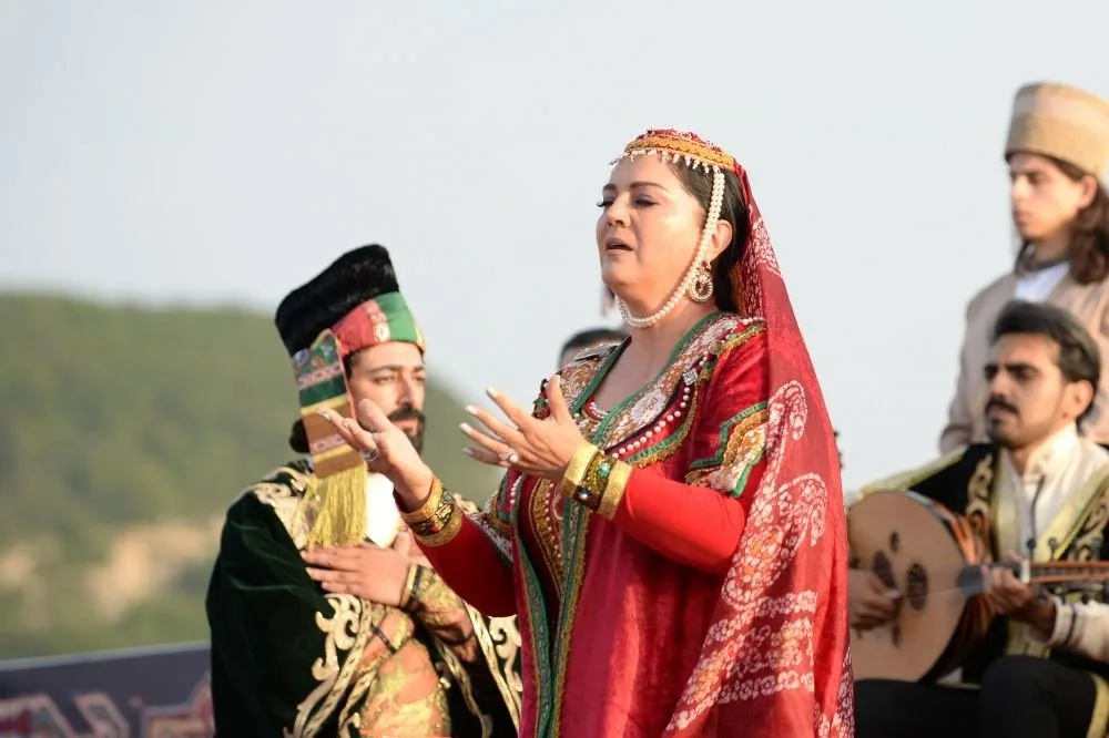 Vaqif Poeziya Günləri çərçivəsində Cıdır düzündə konsert-tamaşa təqdim olunub (FOTO)