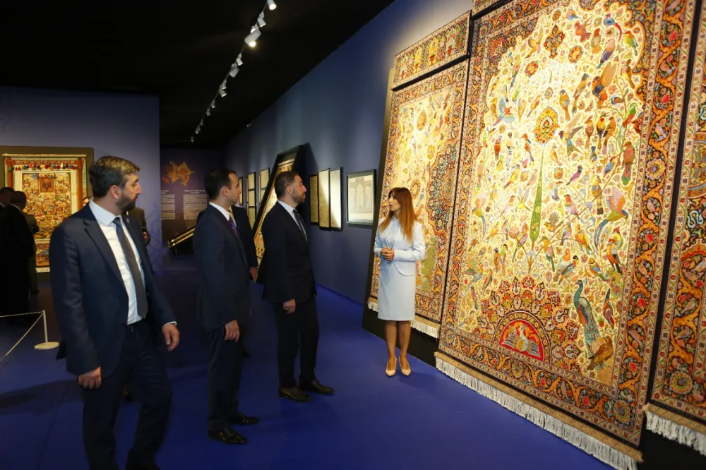 Gürcüstanın Baş prokuroru Fəxri və Şəhidlər xiyabanlarını ziyarət edib - FOTO