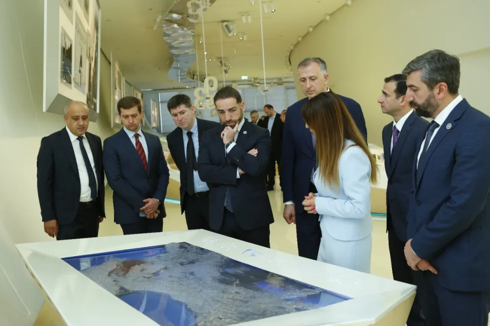 Gürcüstanın Baş prokuroru Fəxri və Şəhidlər xiyabanlarını ziyarət edib - FOTO
