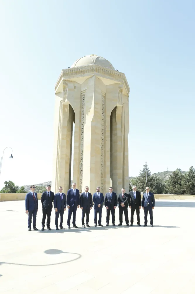 Gürcüstanın Baş prokuroru Fəxri və Şəhidlər xiyabanlarını ziyarət edib - FOTO