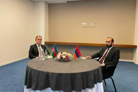 Ceyhun Bayramovun Mirzoyanla görüşü başladı - FOTO