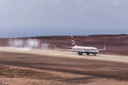 Bu ölkədə anomal isti aeroportda uçuş-enmə zolağını əritdi