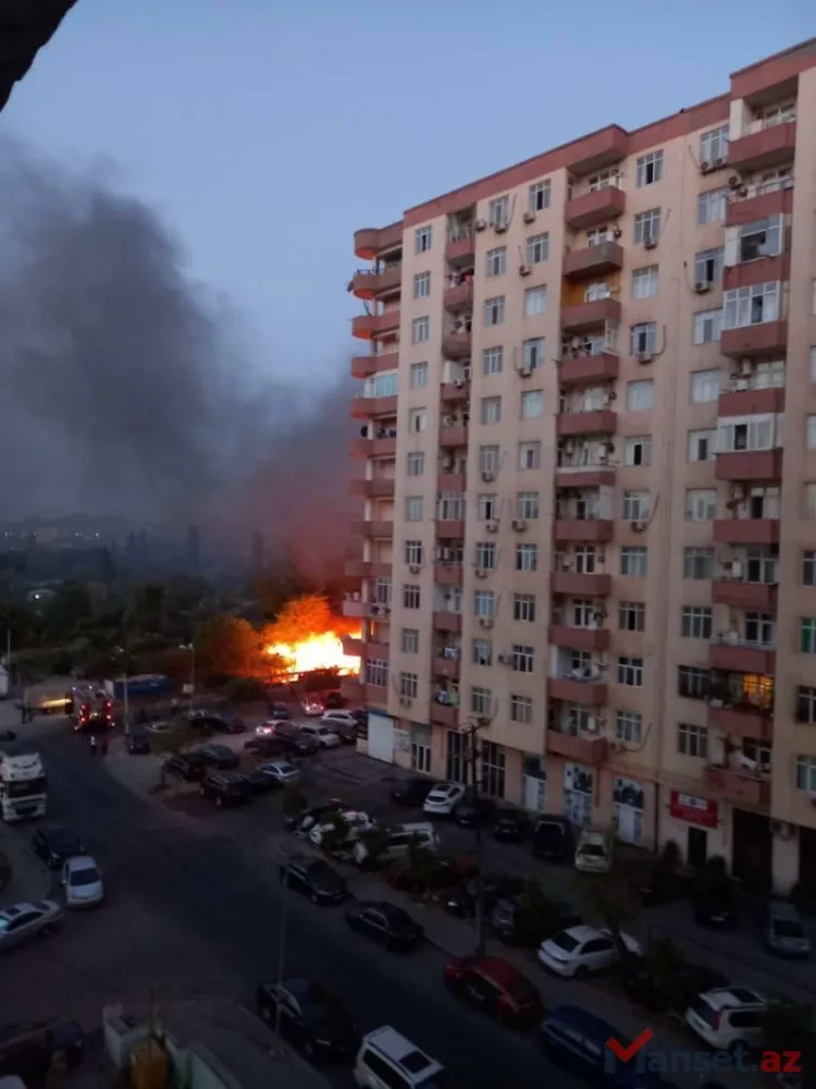 Bakıda GÜCLÜ YANĞIN - İnsanlar təxliyə edilir - VİDEO/FOTO