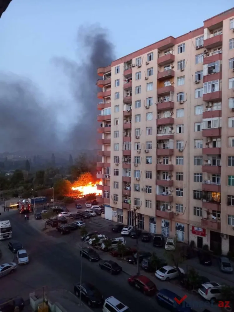 Bakıda GÜCLÜ YANĞIN - İnsanlar təxliyə edilir - VİDEO/FOTO