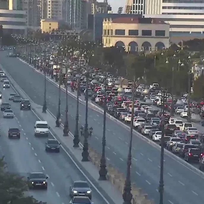 “Koroğlu” metrostansiyası istiqamətində qəza yolda sıxlıq yaratdı -