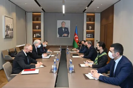 Ceyhun Bayramov İqor Xovayevi qəbul etdi