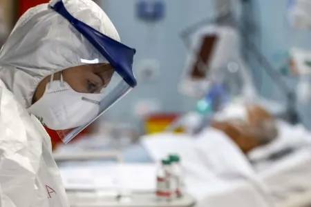 Dünyada koronavirusa yoluxanların sayı 574 milyon nəfəri ötdü