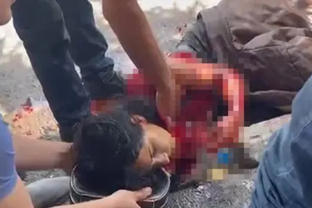 Sevgilisi 21 yaşlı qızı küçədə bıçaqladı