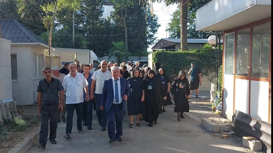 Masallı sakinləri işdən çıxarılan icra başçısını belə yola saldı - Foto/Video