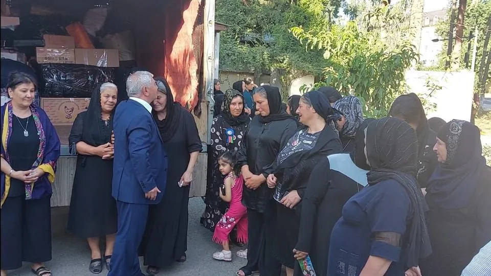 Masallı sakinləri işdən çıxarılan icra başçısını belə yola saldı - Foto/Video