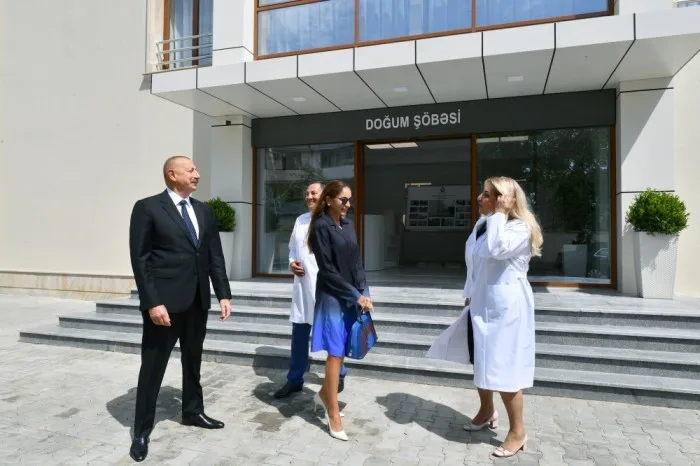 Prezident xanımı ilə Bakıdakı doğum evində yaradılan şəraitlə tanış oldu