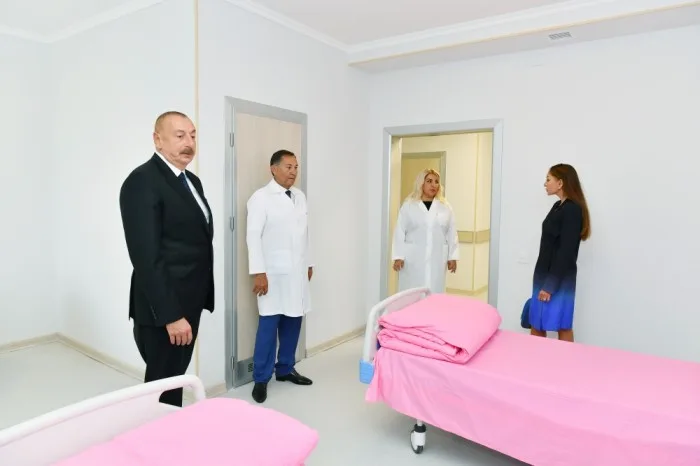 Prezident xanımı ilə Bakıdakı doğum evində yaradılan şəraitlə tanış oldu