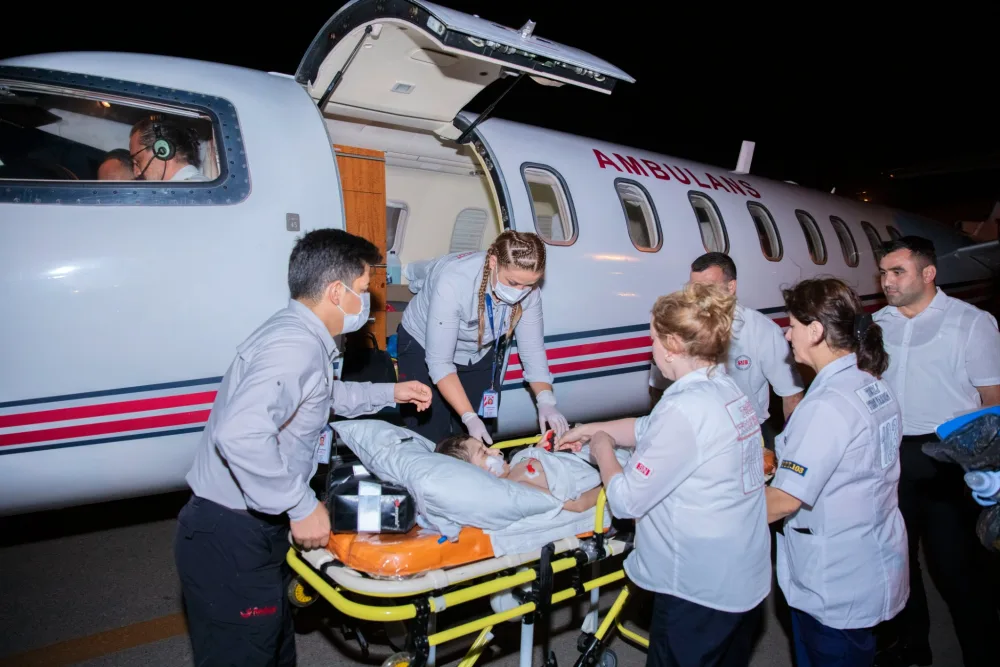 3 yaşlı şəhid övladı xüsusi təyyarə ilə Türkiyəyə müalicəyə göndərildi - -FOTO