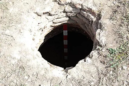 Marneulidə kanalizasiya quyusuna düşən 2 nəfər ölüb
