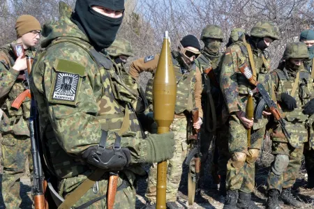 Rusiyadan inanılmaz iddia: "Azov" yaraqlıları adamyeyənlik təcrübəsi keçib