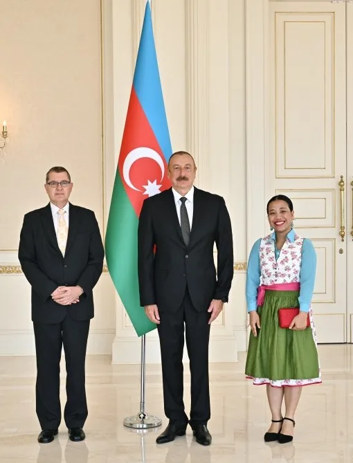İlham Əliyev iki səfirin etimadnaməsini qəbul etdi - YENİLƏNİB