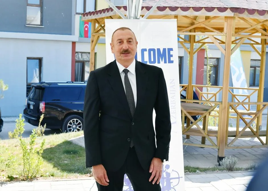 Prezident və xanımı idmançılarla görüşdü - YENİLƏNİB