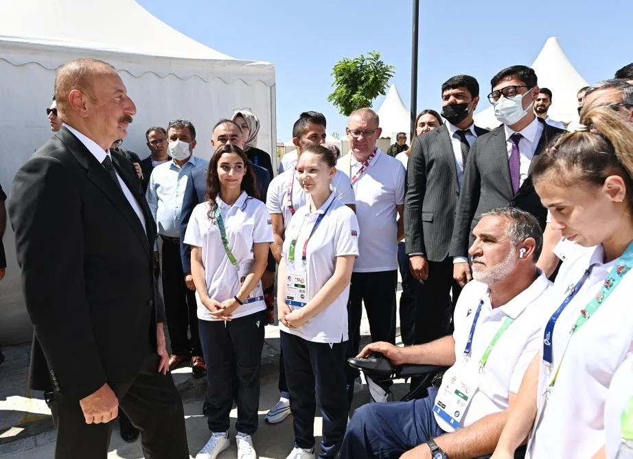 Prezident və xanımı idmançılarla görüşdü - YENİLƏNİB