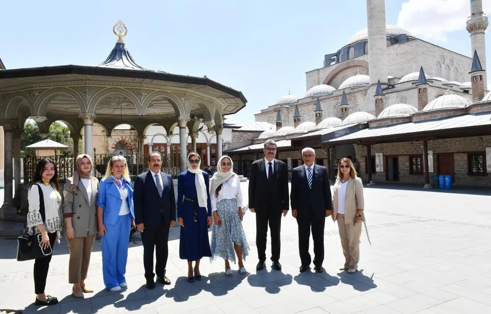Mehriban Əliyeva və Leyla Əliyeva Mövlanə Muzeyində - FOTO - YENİLƏNİB