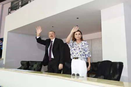 Prezident və xanımı V İslam Həmrəyliyi Oyunlarının açılışında - Video
