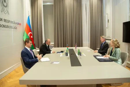 Kamran Əliyev Ceyms Şarp ilə Londondakı səfirliyə hücumu müzakirə etdi