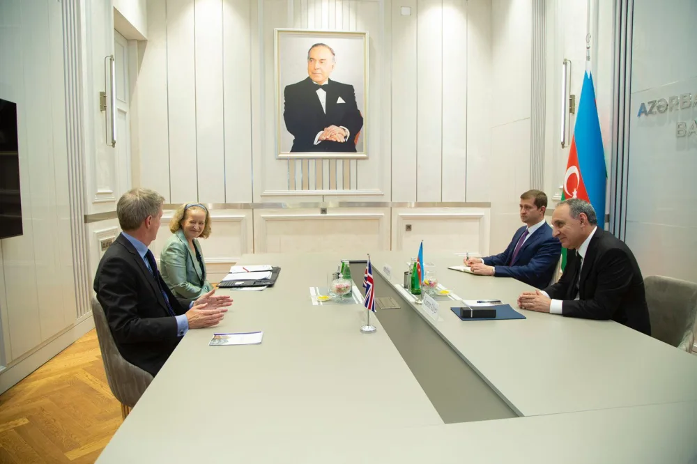 Kamran Əliyev Ceyms Şarp ilə Londondakı səfirliyə hücumu müzakirə etdi