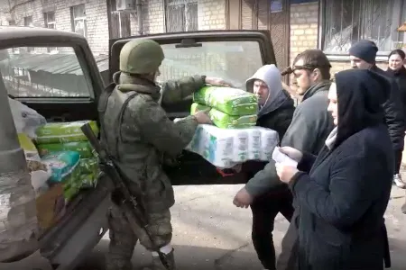Melitopolda humanitar yardım mərkəzi partladıldı