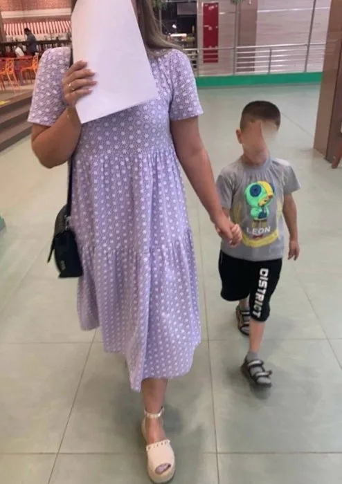 Ana 7 yaşlı oğlunu ticarət mərkəzində satışa çıxardı