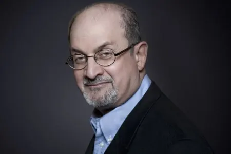 Salman Rüşdi süni nəfəs aparatına qoşuldu