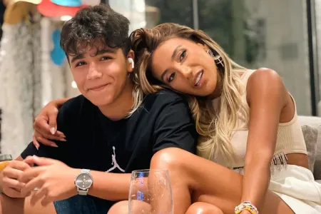 Röya Ayxanın xarici ölkədən qayıdan oğlu ilə - YENİ GÖRÜNTÜLƏRİ - FOTO