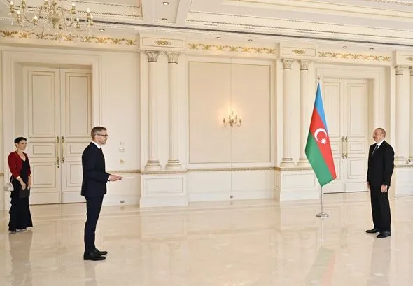 İlham Əliyev İsveçin yeni səfirini qəbul etdi - YENİLƏNİB