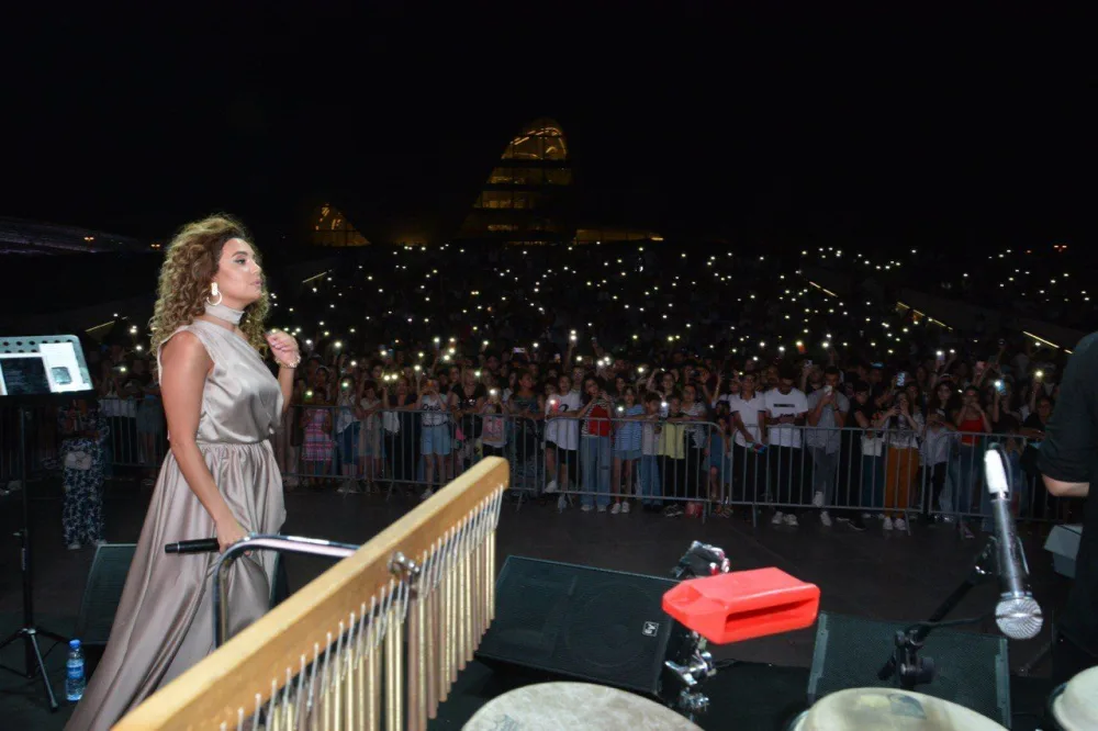Çinarə Bakıda ilk konsertini verdi - FOTO