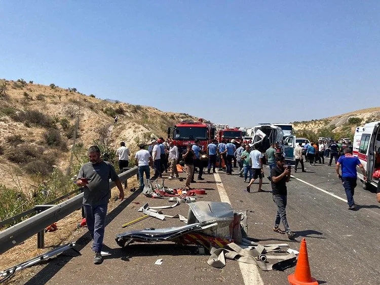 Türkiyədə ağır qəza: 15 ölü, 22 yaralı - FOTO/VİDEO