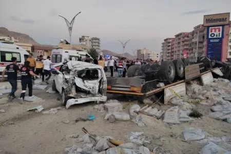 Türkiyədə daha bir ağır qəza,ölən və yaralananlar var - Video+Foto