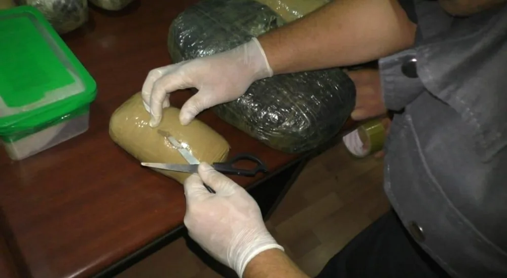 Bakı sakinləri Cəlilabadda 10 kiloqram narkotiklə tutuldu - FOTO