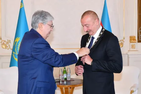 Tokayev İlham Əliyevə “Qızıl qartal” ordenini təqdim etdi - FOTO - YENİLƏNİB