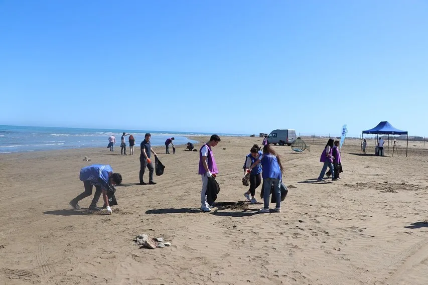 Tahir İmanov Nardaran çimərliyində iməcilik təşkil etdi - FOTO